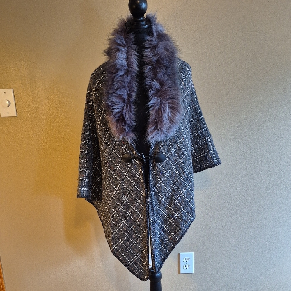 MODENA Faux Fur Trim Tweed Look Cape Toggle Closure